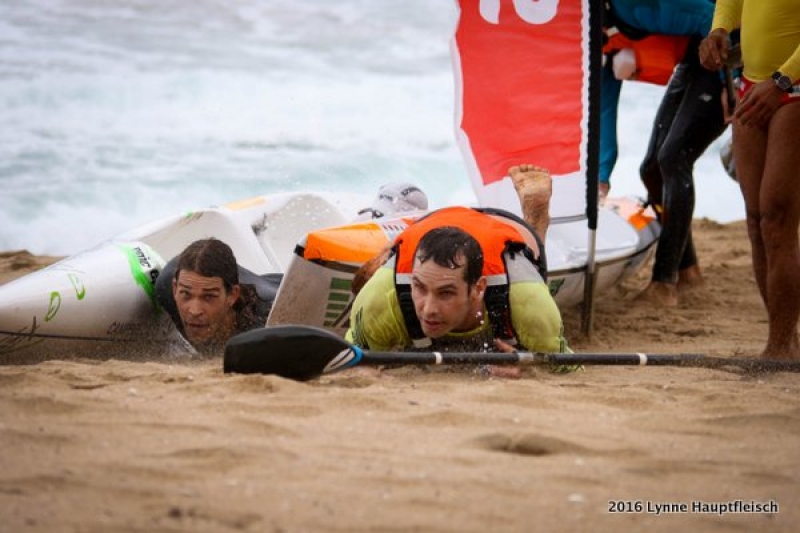 Who&#039;s won?!  A desperate dive across the finish line - Matt Bouman (L), Luke Nisbet (R)