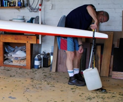 Measuring the hull stiffness of the carbon Red7